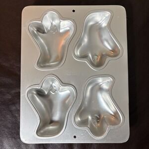 1992 Halloween 4 Ghost Cake Pan Wilton #2105-9471